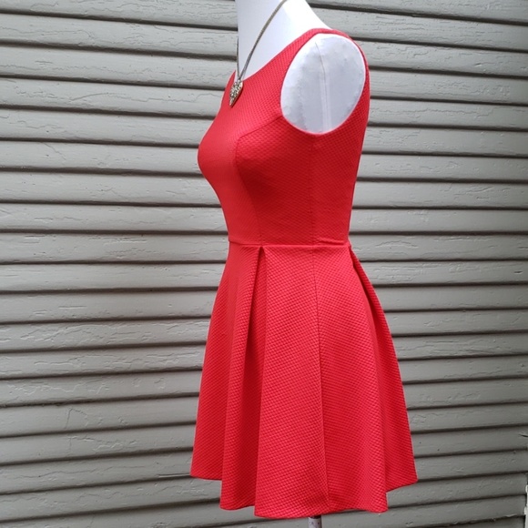 Cute dress - Picture 4 of 7